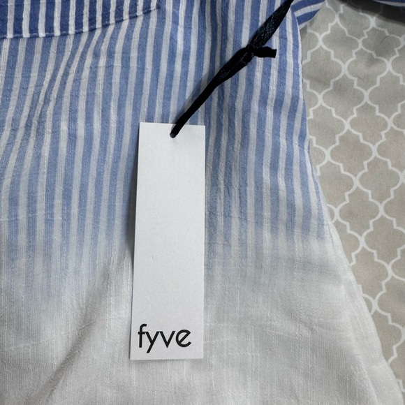 Fyve Women’s Striped Ombre Button Up Roll Tab Sleeves Blue White Size med - Picture 6 of 6